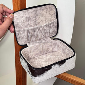 Custom High Quality Hand Tooled Leather Portable Jewelry Box for Women's Cowhide Leather Organizer Travel Jewellery Storage Bag - Product Image 6