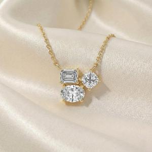 Pendentif Exquis en Moissanite à Trois Pierres, Argent, Émeraude, Coupe Ovale et Coussin, Bijoux Multi-formes - Product Image 1