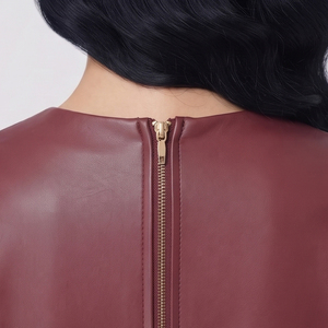 Vestido de Mujer Ecológico de Piel Sintética con Cuello Alto de Encaje, Manga Corta, Cierre Trasero con Cremallera, Ajuste Ceñido, Silueta Mini Lápiz - Product Image 4