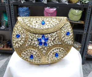 Bolso de Mano Tipo Clutch para Mujer, Estilo Indio, Chapado en Oro, Hecho a Mano en Metal, del Estado de Uttar Pradesh - Product Image 3