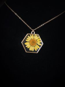 Nuevo Collar de Moda para Mujer con Colgante de Animal y Flor, Hecho a Mano, Estilo Vintage, Coleccionable - Product Image 5