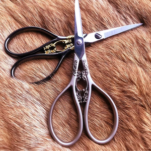 Tijeras Vintage de Lujo de Antique Creations - Hechas a Mano con Hojas de Acero Inoxidable, Diseño Grabado, Afiladas para Sastrería, Bordado, Regalo - Product Image 6