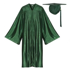 Nuevo y Elegante Túnica Académica Personalizada con Estola, Birrete y Borla de Graduación para Adultos en Negro, Verde, Plateado y Rojo - Product Image 2