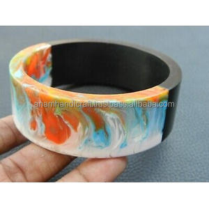 Gemelos hechos a mano personalizados altamente pulidos, brazalete de resina de moda estilo Ángel Vintage, artesanía de resina para mujeres de la India - Product Image 1