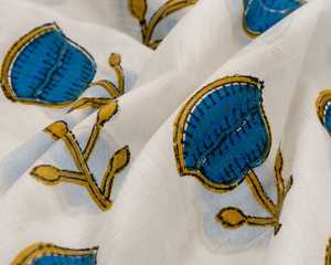 ผ้าฝ้ายพิมพ์ลายดอกไม้สีขาวเขียวแบบขายส่ง ผ้าพิมพ์ลายด้วยมือ ลายเถาวัลย์ น้ำหนักปานกลาง ระบายอากาศได้ดี เหมาะสำหรับทำชุดคุर्ติสและชุดลำลอง - Product Image 3