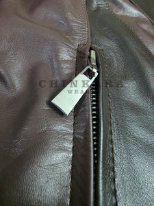 Veste en cuir d'agneau véritable pour homme, style motard vintage classique, avec doublure amovible zippée, pour l'hiver, en vente. - Product Image 2