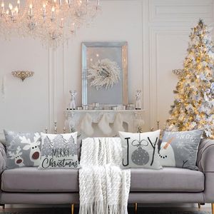 Housses de coussin de Noël 18x18, lot de 4, décorations d'hiver avec bonhomme de neige, cerf, arbre, pour la maison - Product Image 3