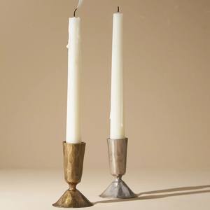 Juego de Portavelas Cónicos de Metal Antiguo Martillado a Mano, Estilo Rústico, Decoración Vintage para Centros de Mesa de Boda - Product Image 1