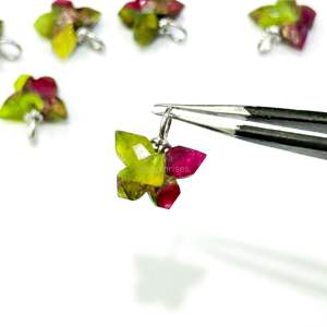 Colgante de mariposa de turquesa verde Mohave con rubí AAA, plata 925, tallado a mano, amuleto de piedra preciosa, colgante de turquesa natural para joyería - Product Image 1