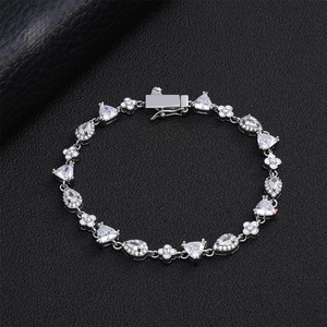 Bracelet en Moissanite Or et Argent, Coupe Cœur, Maillons Floraux, Bijou de Mariée de Luxe, Cadeau pour Femme, Fête de Mariage, Design Scintillant Raffiné - Product Image 2