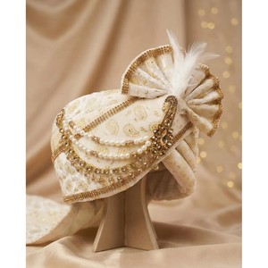 Sofá Real para Novio en Color Marfil y Dorado para Bodas |   Turbante Tradicional Indio Hecho a Mano con Perlas, Piedras y Plumas para Ceremonias - Product Image 2