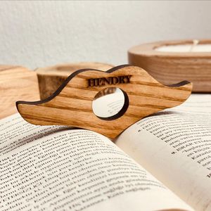 Porte-livre en bois au design luxueux pour accessoires de lecture haut de gamme, créant un look raffiné et élégant - Product Image 6