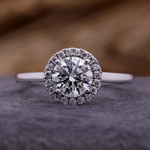 Anillo de compromiso de diamante cultivado en laboratorio de corte redondo con ajuste de Halo Oro blanco sólido de 18 quilates y platino para anillo de boda o aniversario - Product Image 1