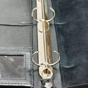 Carpeta Portafolio Profesional Venus Leathers, de Cuero, Elegante, de Lujo, Impermeable, Duradera, con Cierre de Cremallera Negra, para Uso en Oficina - Product Image 5