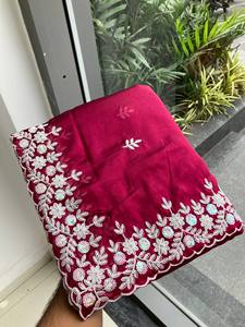 Je cherche un sari de la même couleur, magnifique, pour un mariage, en tissu de soie Rangoli noir doux de qualité supérieure avec un pallu en C. - Product Image 4