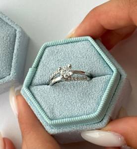 Bague en moissanite à double bande et tige fendue, coupe ronde, en argent 925 pour femme, cadeau idéal pour anniversaire ou promesse pour les amoureux - Product Image 5