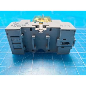 Conjunto de Relé y Base IDEC SY4S-05 + RY4S-UL Usado Como Está, Piezas de Equipos Semiconductores Legados - Product Image 3