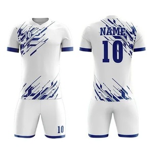 Ensemble de vêtements de football personnalisés à séchage rapide, nouveau maillot de football avec logo, ballons pour les équipes de compétition et d'entraînement - Product Image 1