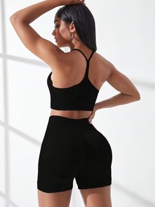 Ensemble de yoga deux pièces décontracté d'été sans couture, respirant, avec haut court à empiècements côtelés et short gainant anti-transparence à haute élasticité - Product Image 3