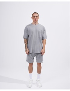 เสื้อยืดคอกลมสีเทาผ้าฝ้ายสำหรับผู้ชาย มีกระเป๋าเสื้อ ชุดลำลองใส่สบายสำหรับฤดูร้อน เนื้อผ้าถักระบายอากาศดี สีพื้น แขนสั้น - Product Image 1