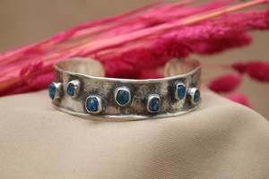 Pulseras Vintage de Apatita Neón Cruda Martillada en Plata 925, Joyería Oxidada Hecha a Mano, Regalo de Navidad para Mujer - Product Image 3