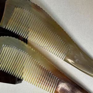 Peine de Cuerno Natural Hecho a Mano para Peinar el Cabello, Hecho de Cuerno de Búfalo Real de la India - Product Image 4