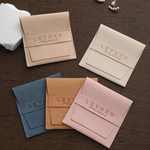 Pochettes et sacs personnalisés à la mode avec logo, pochette en velours luxueuse, pochette à bijoux en velours recyclable pour colliers - Option cadeau - Product Image 1