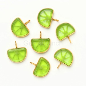 Colgante de Peridoto Natural en Forma de Fruta Naranja Tallado a Mano en Plata de Ley con Baño de Oro Vermeil, Gema Curativa - Product Image 4