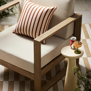 Table d'appoint sculpturale moderne avec plateau rond à double niveau et base sur piédestal, design compact et peu encombrant pour salon et bars - Product Image 4