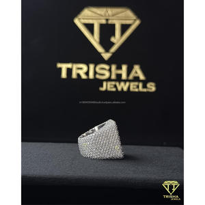 Bague carrée Hip Hop en argent sterling 925 avec diamants Moissanite VVS, style Iced Out, bijou de luxe et de caractère par Trisha Jewels - Product Image 4