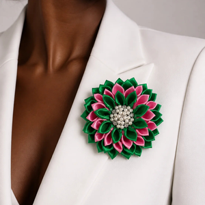 Broche de Flor Rosa, Elegante Pin Floral, Accesorio de Joyería para Mujer, Decoración de Moda con Centro Brillante - Product Image 1