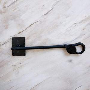 Portarrollos de papel higiénico de metal minimalista con líneas limpias para decoración de baño moderno y funcionalidad que ahorra espacio - Product Image 2