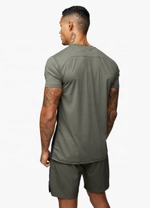 Combinaison de vert foncé et de couleur, séchage rapide, coupe slim, t-shirt extensible pour hommes et ensemble court - Product Image 2