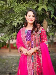 2026 Ensemble TUHI HEAVY FANCY en mousseline, style manches courtes, col rond, avec motifs miroir faits main, style élégant et riche, avec dupatta assortie - Product Image 2
