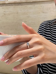 Anillo de Compromiso Solitario de Oro Blanco de 14K con Diamante de Laboratorio de Corte Marquesa de Lujo, Certificado IGI, Claridad VS+, Estilo Minimalista - Product Image 3