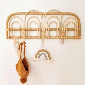 Porte-vêtements mural en rotin naturel à motif floral, écologique et durable pour le salon et la chambre à coucher - Product Image 4