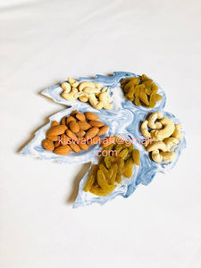 Bandeja moderna hecha a mano con textura de mármol en forma de hoja, platos de resina de diseño superior para frutas secas y helados, uso doméstico y hotelero - Product Image 5