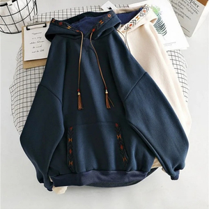 Fabricant sur mesure spécialisé dans les variations de tissu French Terry respirant pour sweat-shirts en coton personnalisés avec logo pour femmes. - Product Image 3