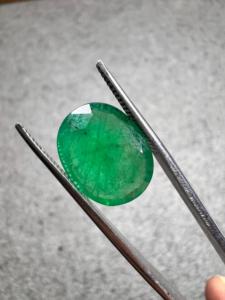 Émeraude naturelle ovale de 4,44 ct, pierre précieuse verte facettée pour bijoux fins, vente en gros, Jai Narayan Gems, 10,75x13,70 mm - Product Image 1