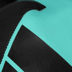 Gants de boxe avec construction en cuir synthétique durable, rembourrage absorbant les chocs, support sécurisé du poignet, doublure intérieure respirante - Product Image 4