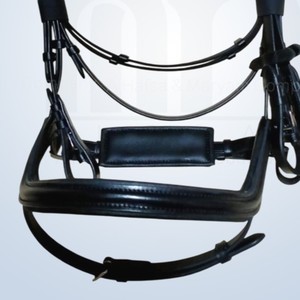 Bridon de cheval en cuir anatomique personnalisé noir, rembourré et doux, avec longe à nez tombant et frontale courbée unie, pour dressage et équipement équestre - Product Image 3
