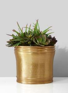 Maceta metálica decorativa de acabado liso para exhibición de arreglos florales en interiores y exteriores - Product Image 4