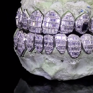 Grillz dentaire Hip Hop personnalisé en argent 925, serti de diamants Moissanite, bijoux dentaires en argent, meilleur prix - Product Image 1