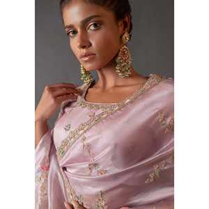 Sari de Boda Elegante con Bordado Multicapa y Lentejuelas - Product Image 2