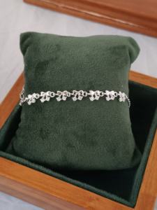 สร้อยข้อมือเงินแท้ 925 รูปผีเสื้อประดับเพชรคิวบิกเซอร์โคเนียสำหรับผู้หญิง เครื่องประดับสวยหรู ดีไซน์เรียบหรู ขัดเงาอย่างดี เหมาะสำหรับงานแต่งงานและงานปาร์ตี้ - Product Image 5