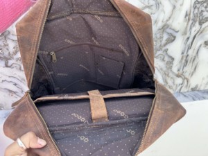 กระเป๋าเป้หนังวัวแท้รุ่นใหม่ล่าสุด ปี 2026 ดีไซน์เก๋ไก๋ทันสมัย เหมาะสำหรับใช้ในโรงเรียน  กระเป๋าเป้หนังแท้สำหรับทุกเพศ  กระเป๋าดีไซน์เนอร์สุดพิเศษ - Product Image 6