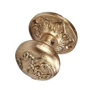 En promotion : Poignée de porte métallique fiable pour une commodité quotidienne accrue - Product Image 1