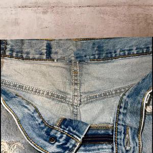 TOPSHOW Short Bermuda en jean délavé à ourlet effiloché, taille mi-haute, effet délavé à la pierre, avec appliques brodées pour homme - Product Image 4