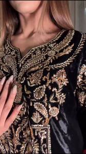Ensemble prêt-à-porter entièrement cousu avec haut en velours brodé Zari et orné de sequins, pantalon palazzo et dupatta. - Product Image 3