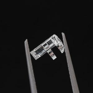 Diamant de laboratoire moderne de 1 carat certifié IGI, VVS, taille fantaisie en forme de lettre F, diamant non monté pour la création de pendentifs, diamant de laboratoire au meilleur prix - Product Image 2